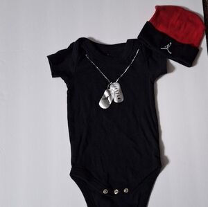 Pre-Owned Air Jordan Black and Silver Onesie and Black and Red Hat
